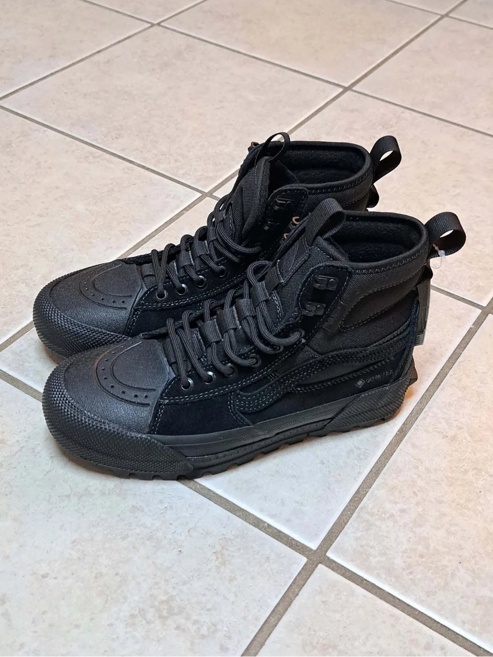 Vans Sk8-Hi GORE-TEX Insulated Shoe - Triple Black
